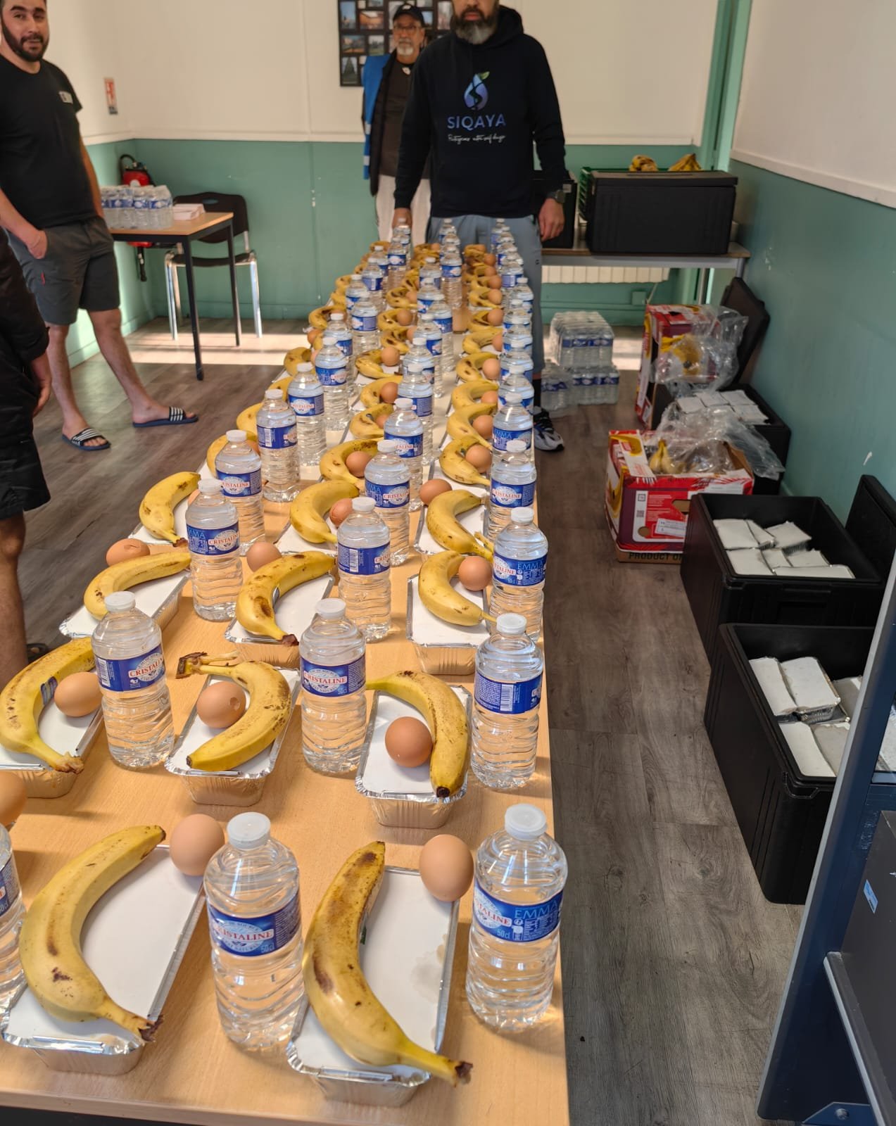 Aide alimentaire SIQAYA — repas et eau distribués grâce à la Zakat